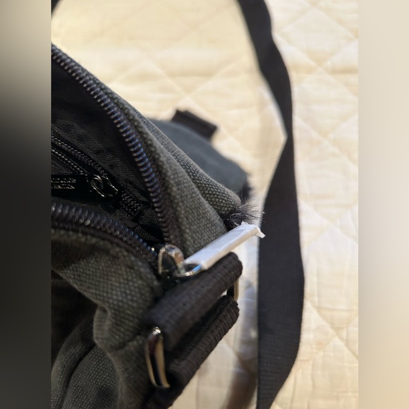 Benetton Crossbody Bag Vintage Unisex New Without Tag - Picture 6 of 7